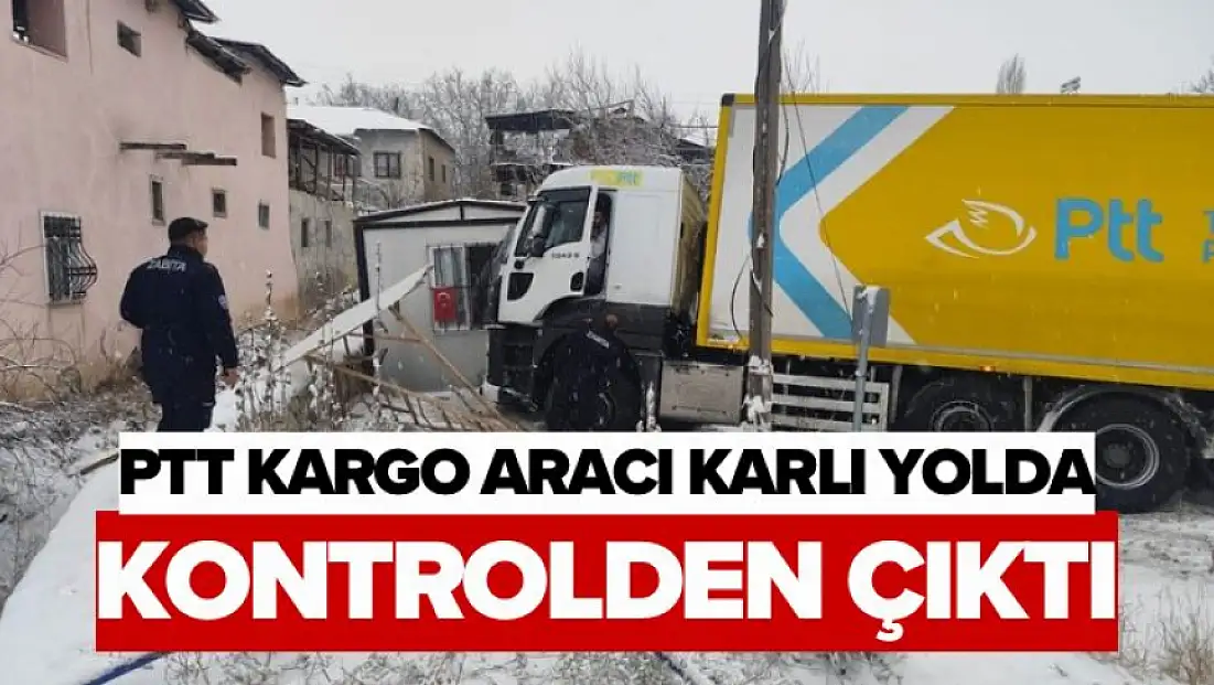 PTT Kargo Aracı Karlı Yolda Kontrolden Çıktı