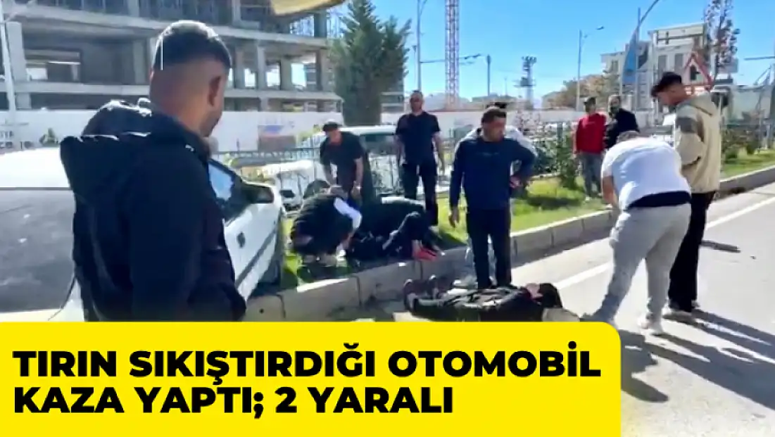 Tırın Sıkıştırdığı Otomobil Kaza Yaptı; 2 yaralı