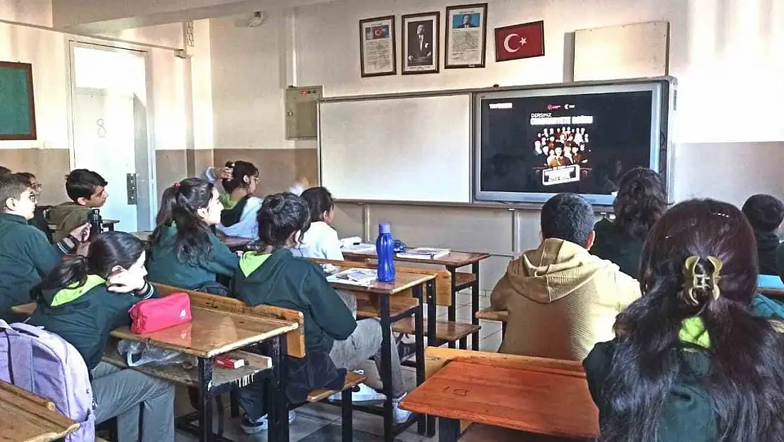 Malatya'da 'Dersimiz Cumhuriyete Doğru' filmi öğrencilere gösterildi