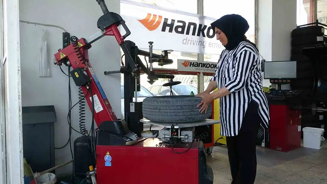 Malatya'nın tek kadın lastik tamircisi