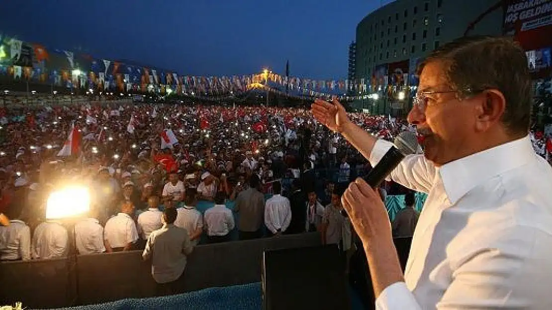 DAVUTOĞLU'NUN MALATYA MİTİNGİNDEN KARELER