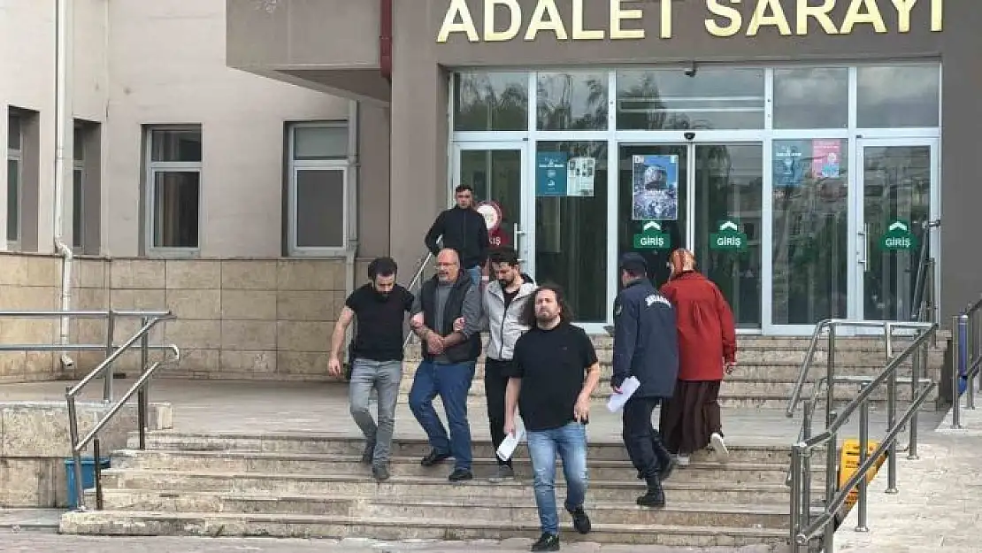 '1 kişiyi öldürüp 1 kişiyi yaraladı, mahkemede ise susmayı tercih etti'