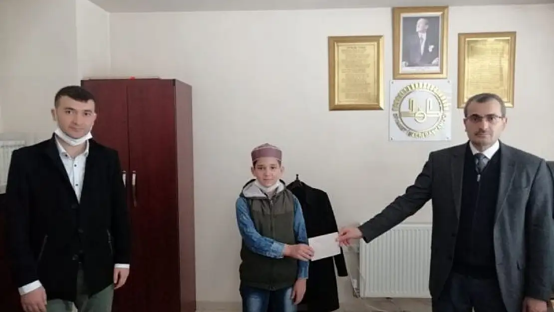 '10 yaşında Kur´anı Kerim´i Güzel Okuma Yarışması´nda birinci oldu'