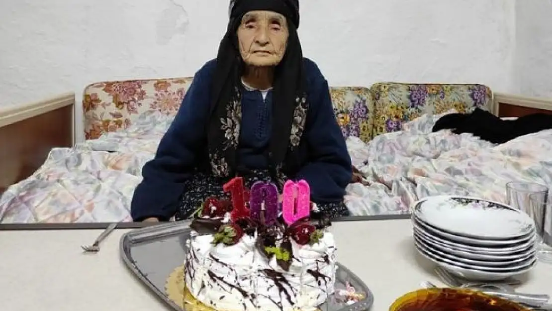 '100 yaşına giren Esme nine ilk kez doğum günü kutladı'