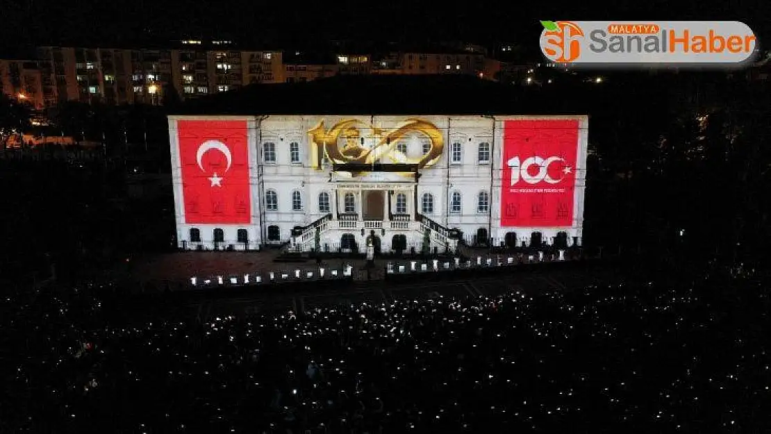 100. yıl heyecanı, Kongre binasının duvarlarında hayat buldu