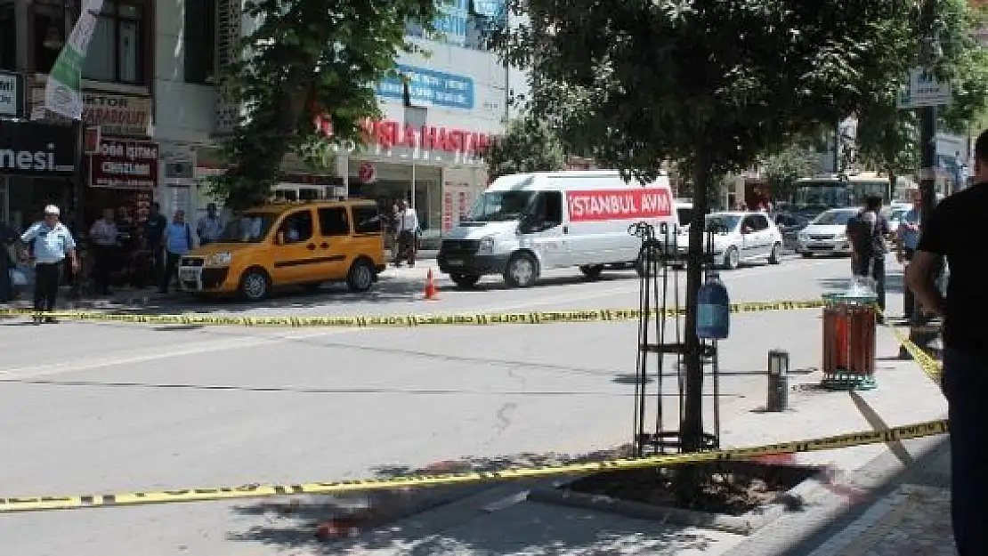 KIŞLA'DA HUSUMETLİ KİŞİLERİN BIÇAKLI KAVGASI: 1 KİŞİ AĞIR YARALI
