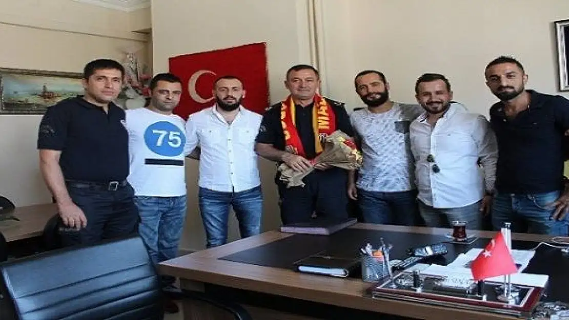 Taraftar-Polis Omuz Omuza