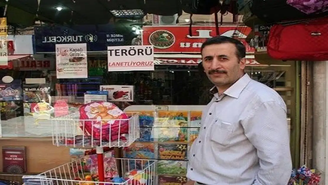 Esnaftan Teröre Bayraklı Ve Dövizli Tepki