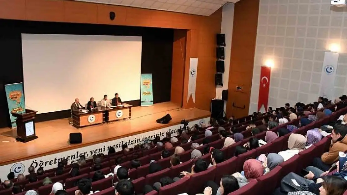 '12 Mart İstiklal Marşının Kabulü ve Mehmet Akif Ersoyu Anma Günü konulu panel düzenlendi'