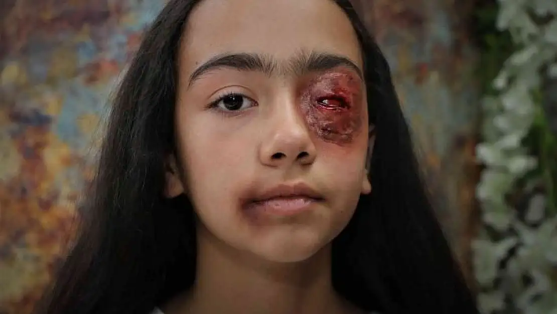 '13 yaşındaki Efe yaptığı makyajla profesyonellere taş çıkartıyor'