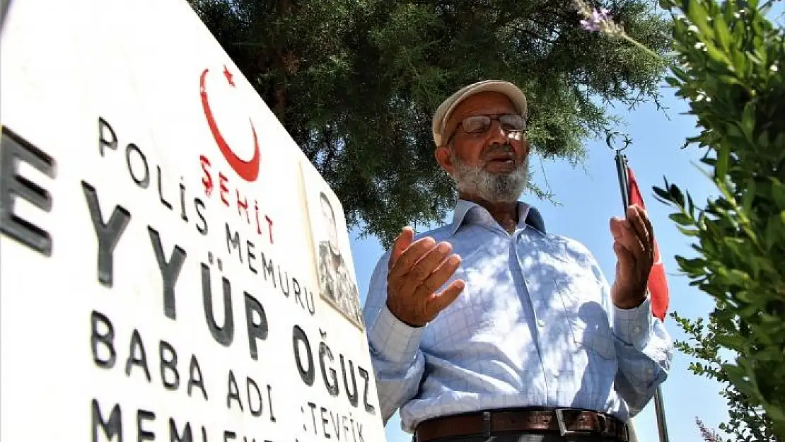 '15 Temmuz şehidinin babası: ''Önce inançları sömürüyor, ardından kendi emellerini gerçekleştirmeye çalışıyorlar, FETÖ de öyle yaptı'''