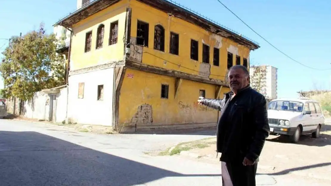 '150 yıllık tarihi konak tehlike saçıyor'