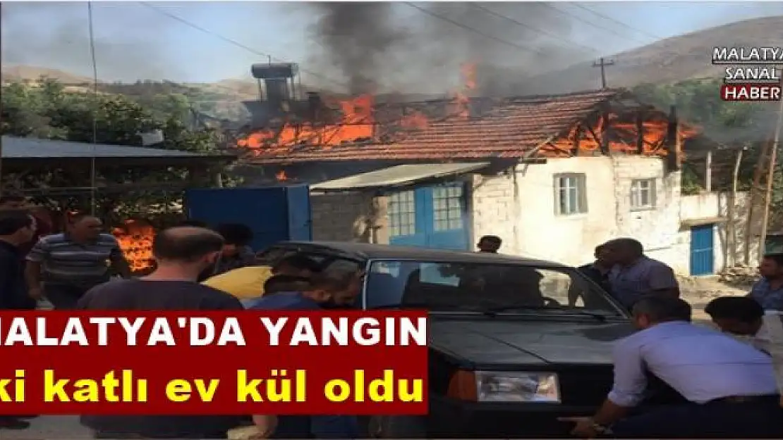 Malatya'da Evin bahçesindeki araba, mahalle sakinleri tarafından taşınarak alevlerden uzaklaştırıldı 