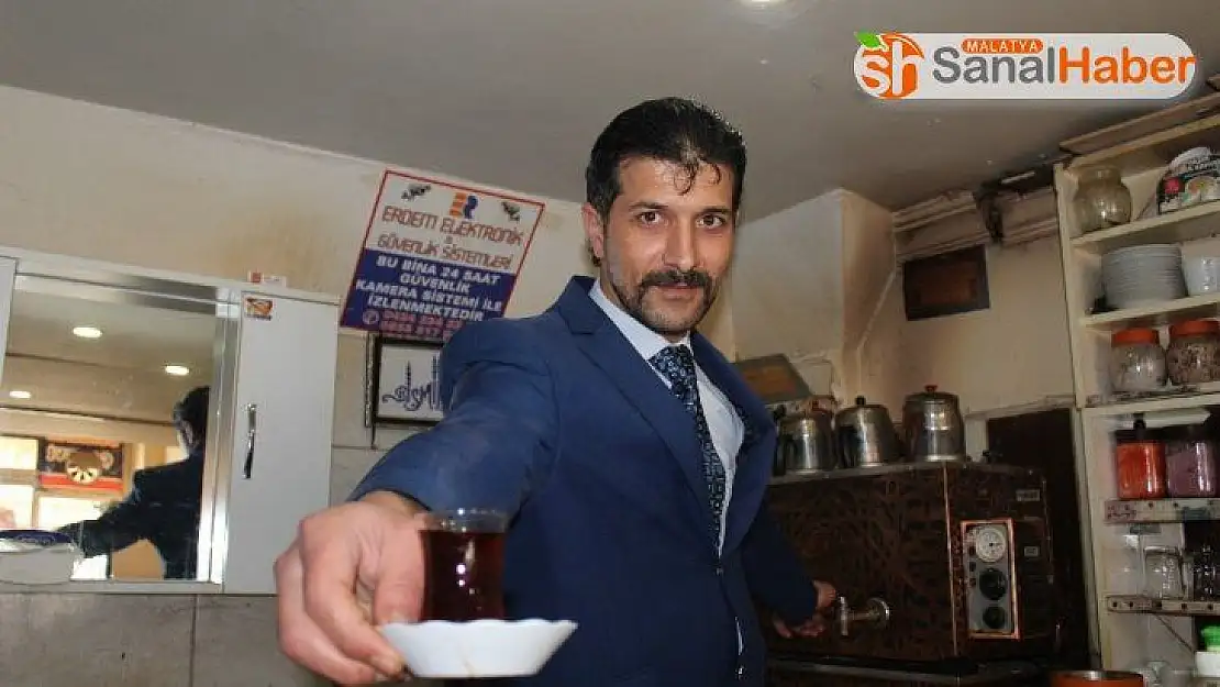 20 yıldır takım elbiseli, memur değil çaycı
