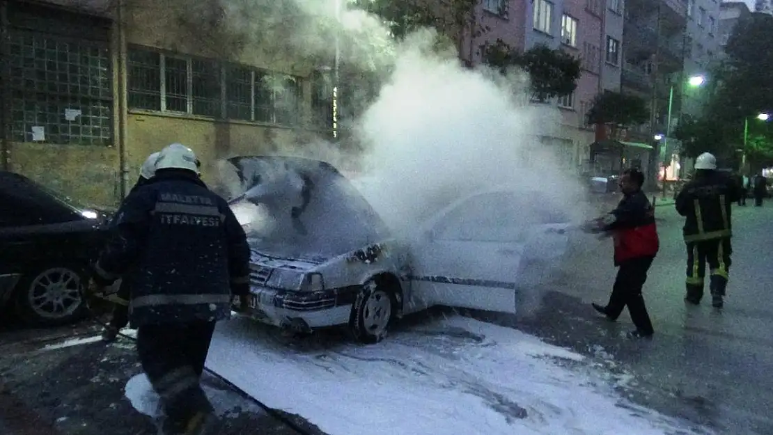 LPG´Lİ ARAÇTA ÇIKAN YANGIN PANİĞE YOL AÇTI