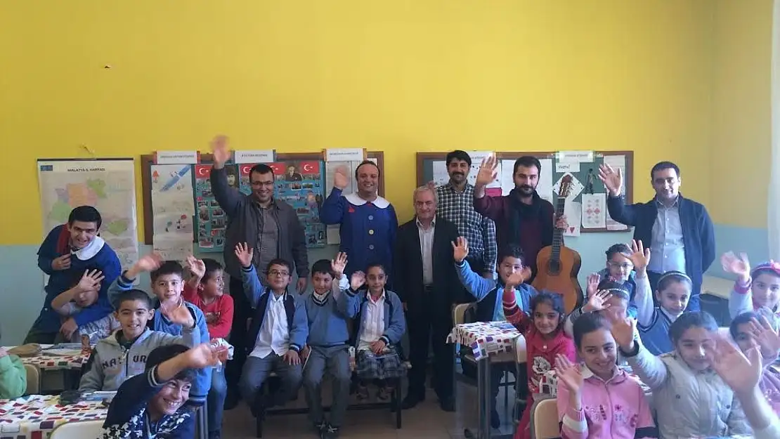 BÜYÜKŞEHİR TİYATRO EKİBİNDEN 'NE OLSAM BÜYÜYÜNCE' OYUNU
