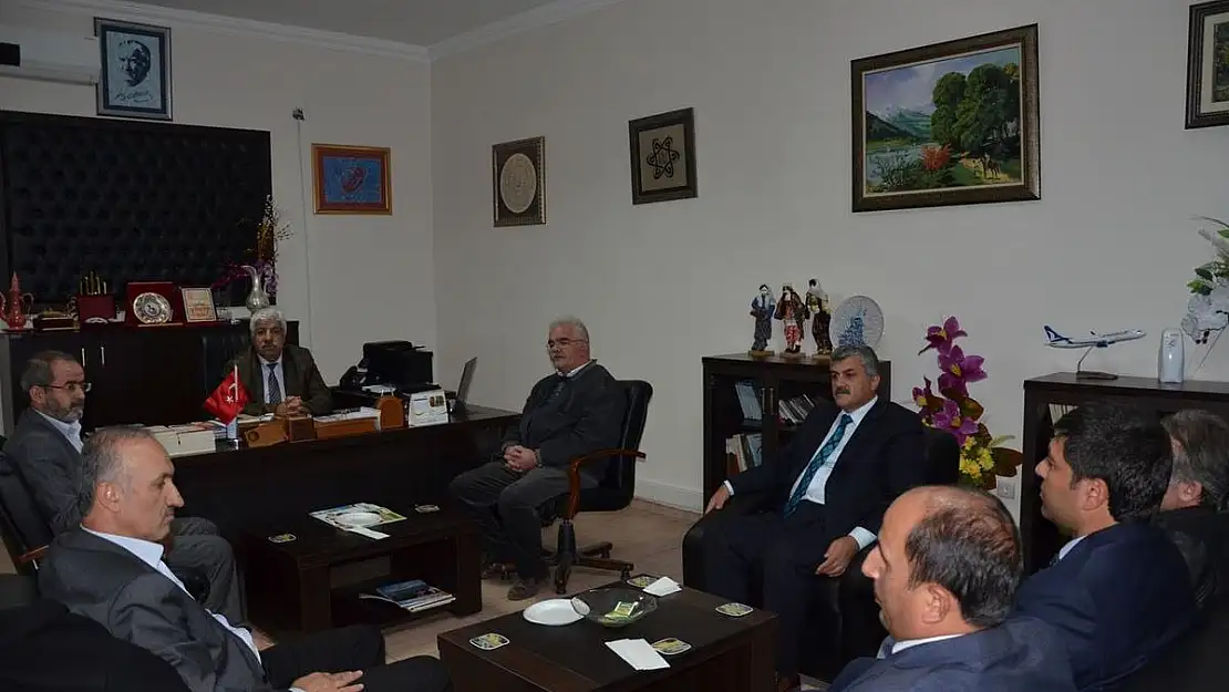 BÜYÜKŞEHİR´DEN ÖĞRETMENLERE KİTAP HEDİYESİ