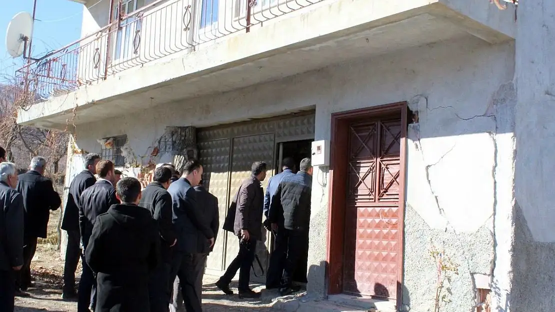 BAKAN TÜFENKCİ'DEN DEPREMZEDELERE DESTEK SÖZÜ