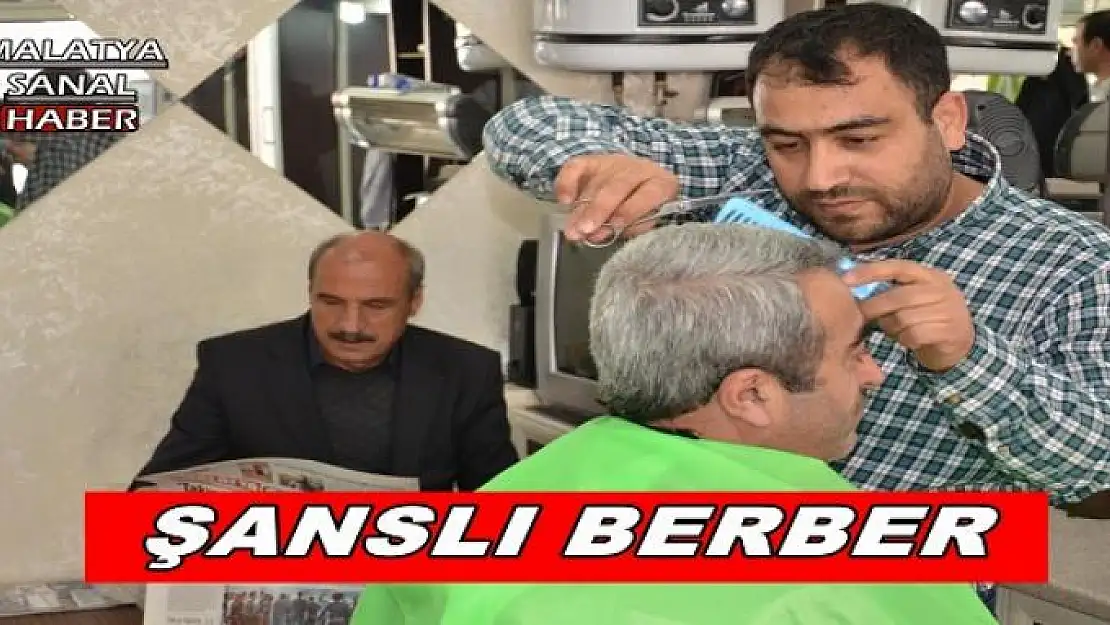 ŞUBAT AYININ ŞANSLI BERBERİNE ALTIN HEDİYESİ VERİLDİ