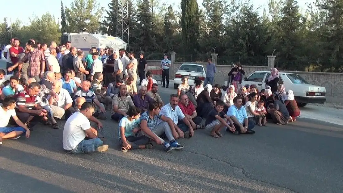 'Vatandaşlar organize sanayi bölgesi yolunu trafiğe kapattı'
