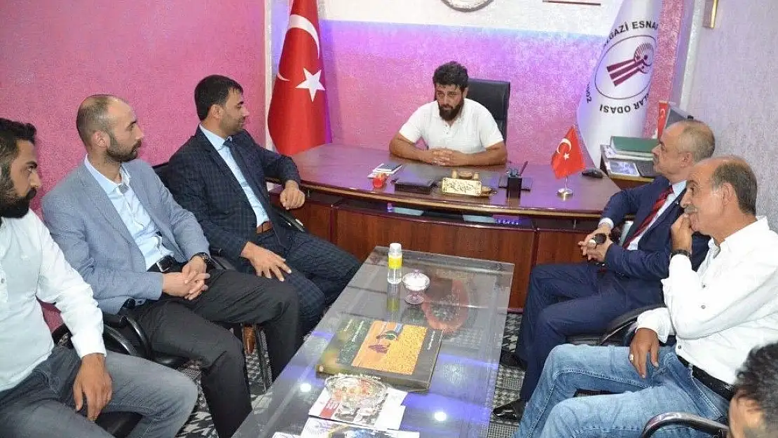 MHP´li Samanlı esnafların sorunlarını dinledi