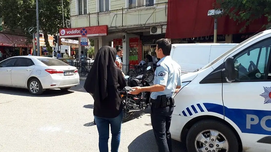 'Sırt çantalı şüpheli kadın polis ekiplerini harekete geçirdi'