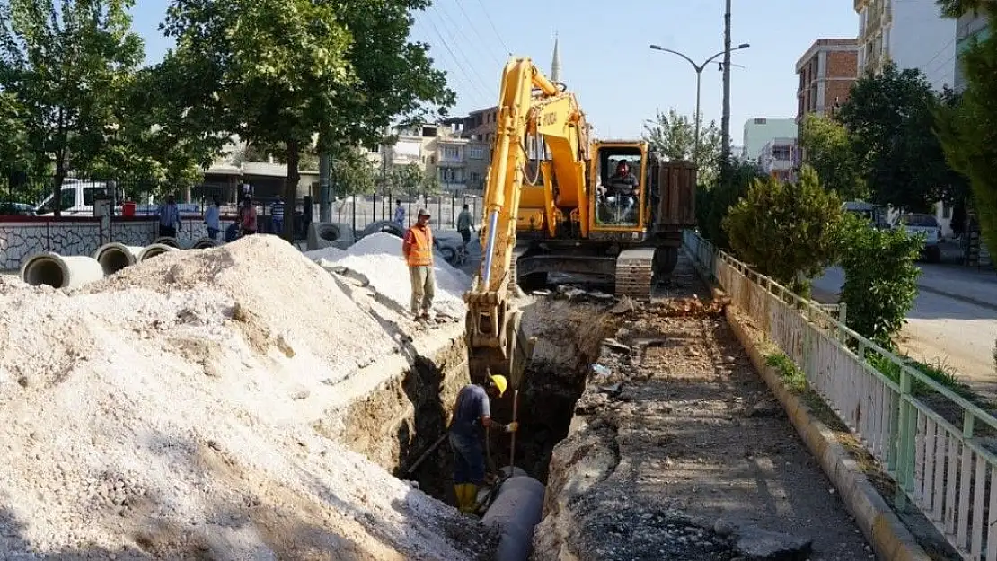 'Sakarya Caddesinde altyapı çalışmaları devam ediyor'