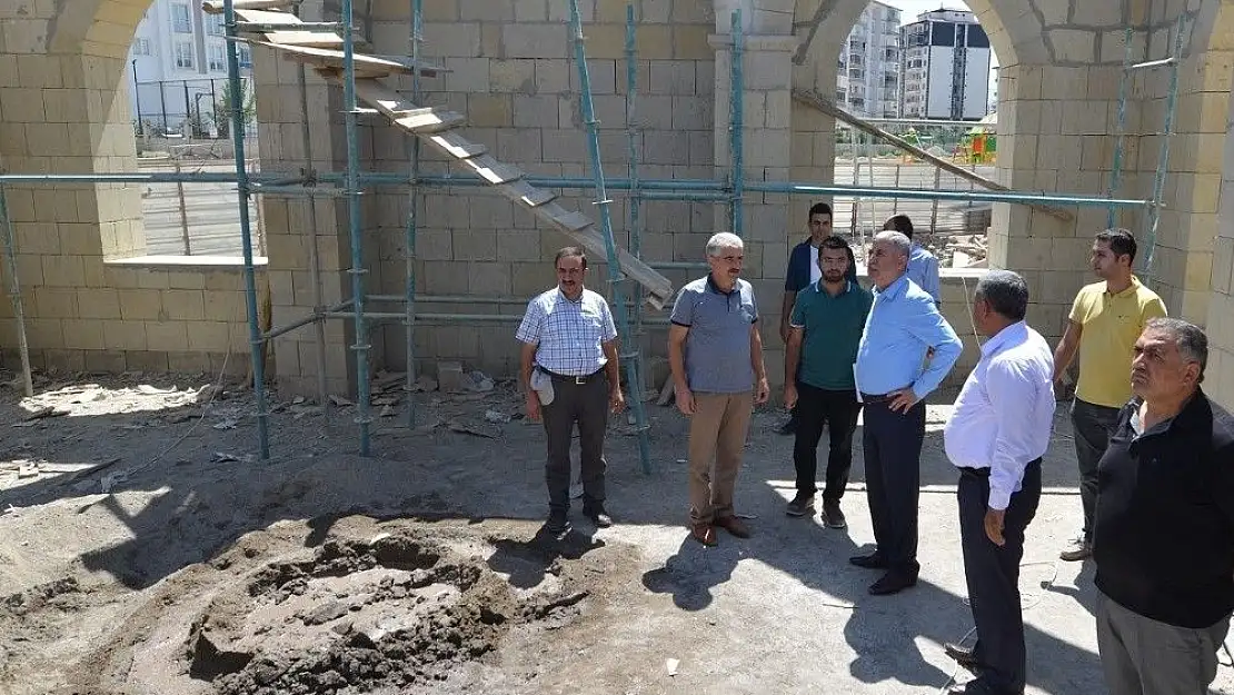 Yeşilyurt Belediyesi engelsiz park içindeki cami çalışmalarına devam ediyor
