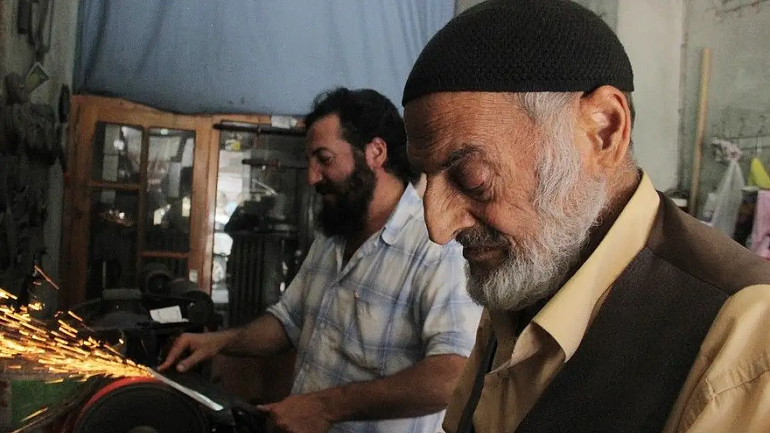 'Bu sefer tersi oldu, baba oğlundan meslek öğrendi'