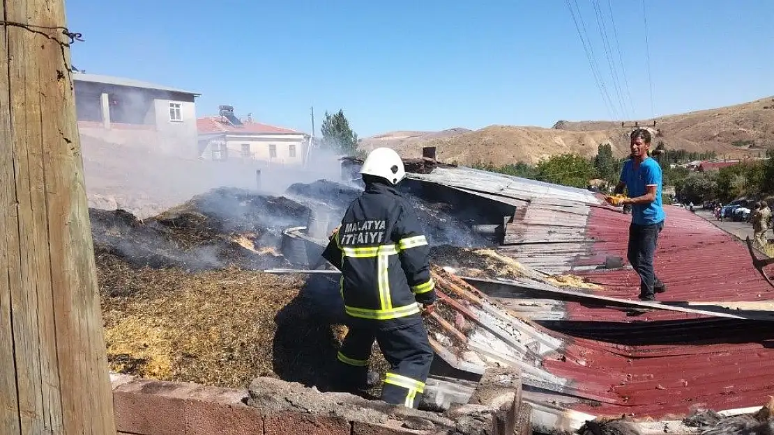 Malatya'da Tonlarca saman küle döndü