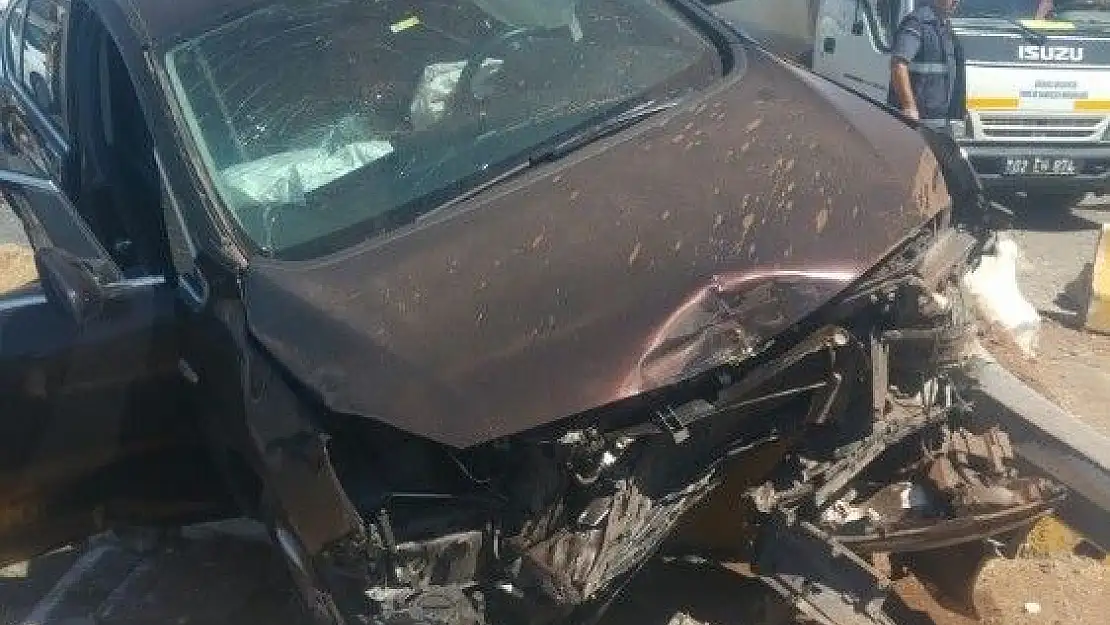 'Adıyaman´da otomobil refüje çıktı: 4 yaralı'