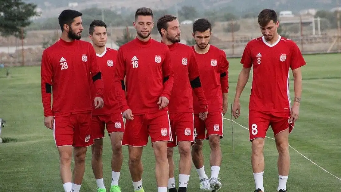 'Aybaba: ''Yabancı oyuncu sayısının arkasına sığınmasınlar'''