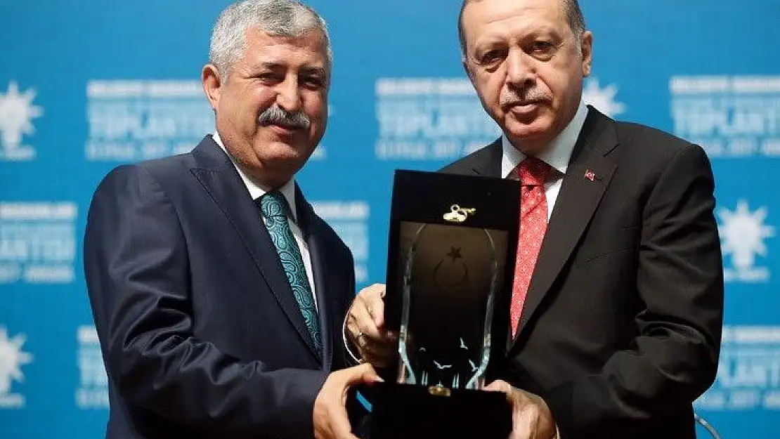 Cumhurbaşkanı Recep Tayyip Erdoğan, Yeşilyurt Belediyesini ödüllendirdi