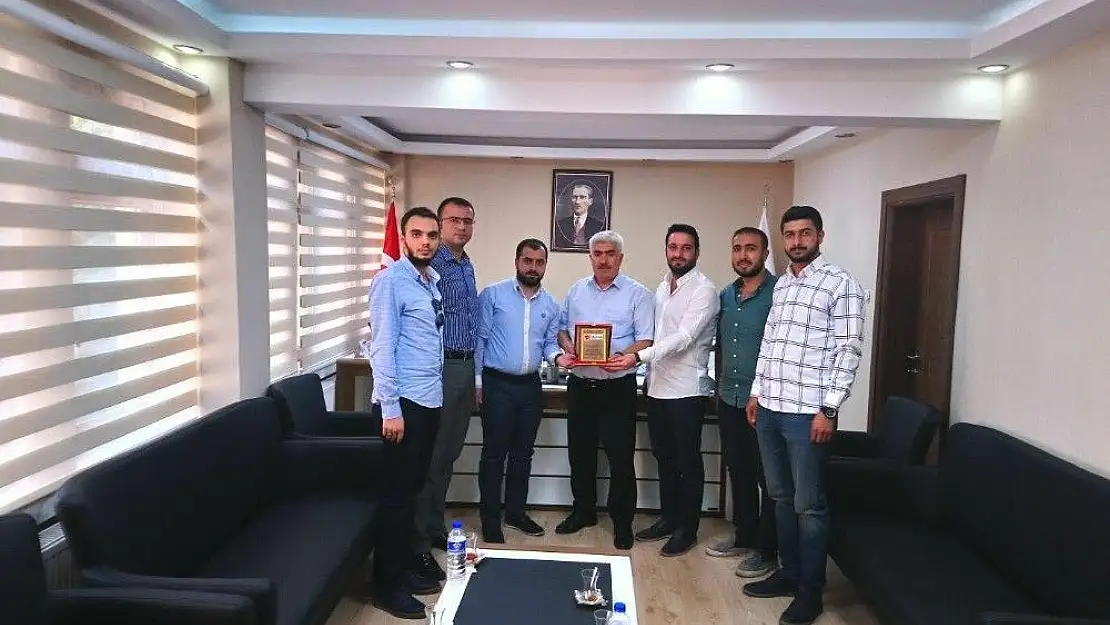 'Genç MÜSİAD ve MTTB Malatya Şubesinden Şener´e teşekkür plaketi'