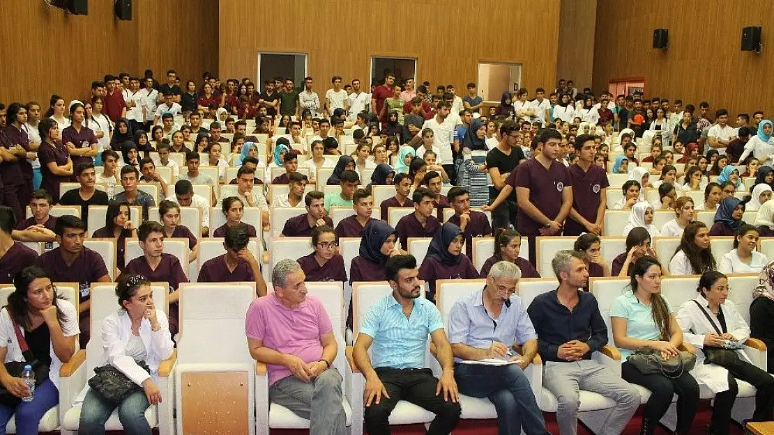 'Stajyer öğrencilere oryantasyon eğitimi verildi'