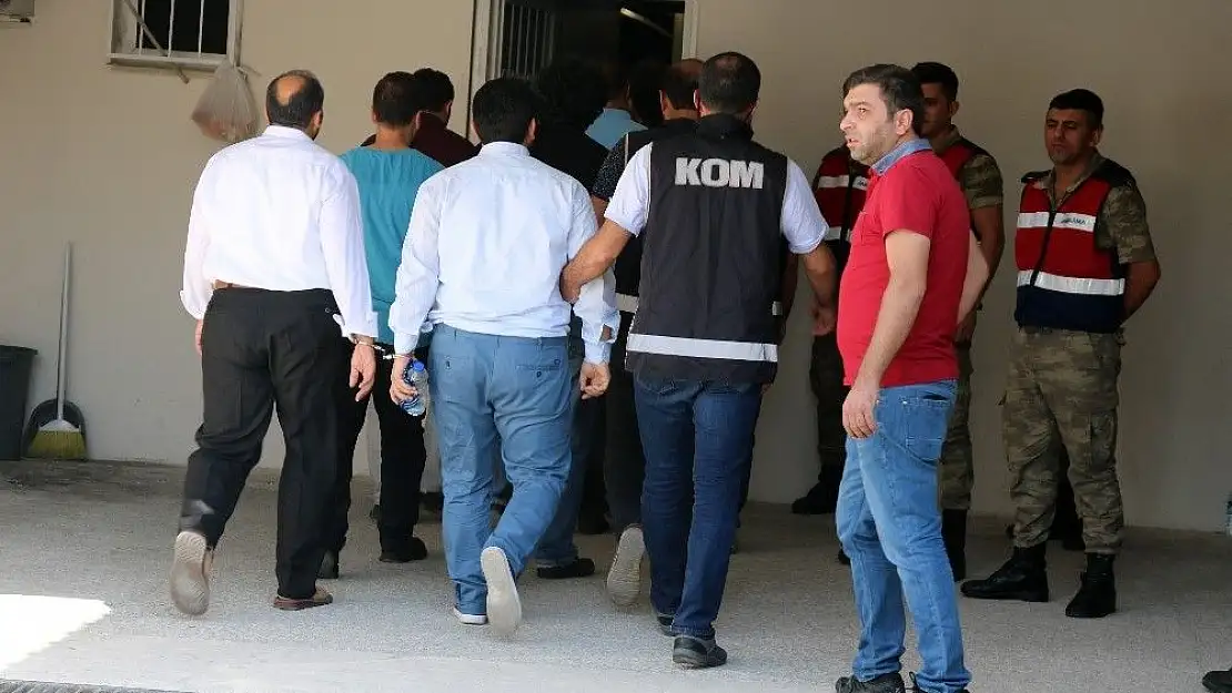 'Elazığ´daki FETÖ operasyonu: 13 kişi tutuklandı, 12 şüpheli daha adliyeye sevk edildi'