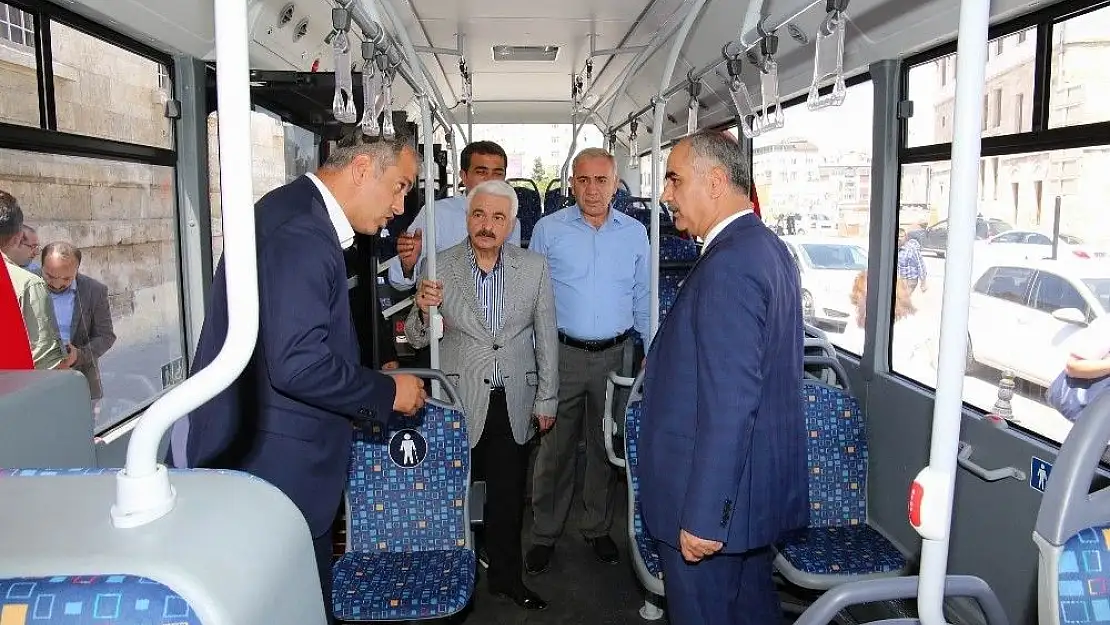 'Halk otobüslerinin rengi kırmızı-beyaz olacak'