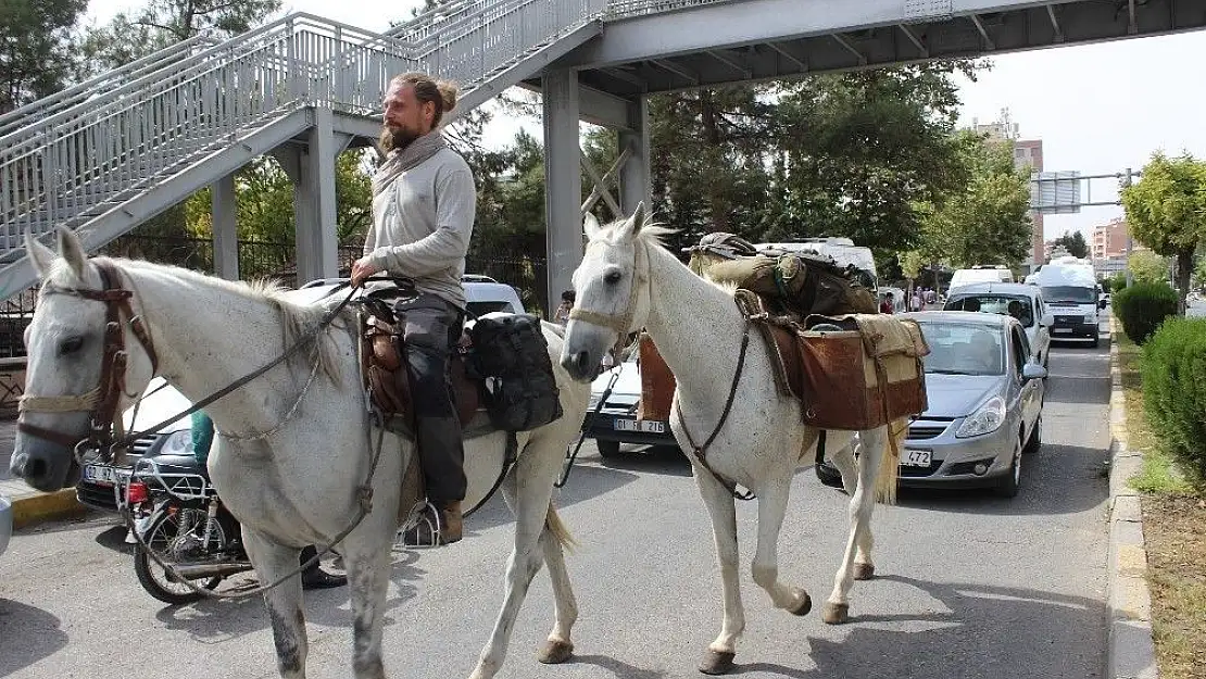 'Polonyalı gezgini `Diriliş Ertuğrul´ oyuncusu sandılar'