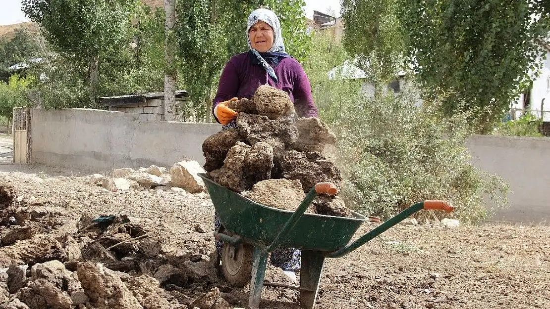 'Sivas´ta kışlık tezek hazırlıkları başladı'