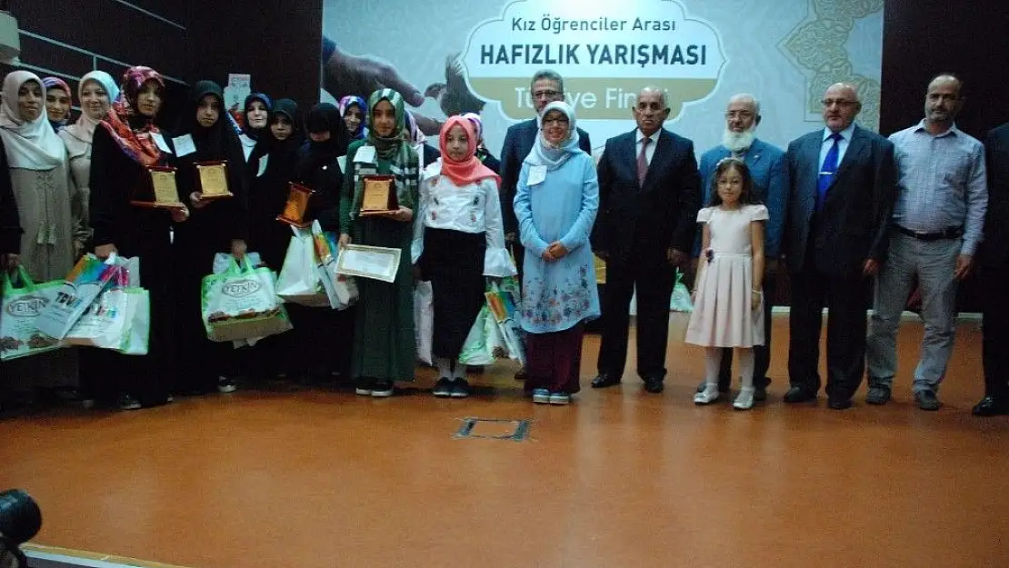 'Kız Öğrenciler Hafızlık Yarışması Türkiye finali Adıyaman´da yapıldı'