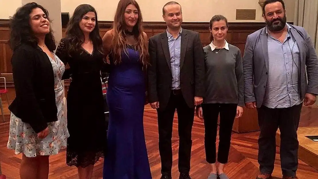 'Akademisyenlerden İspanya´da ´Ezgilerde Kadın´ konseri'
