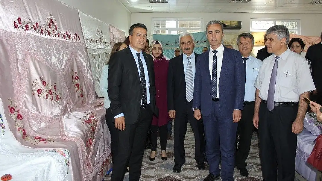 'Kadınların el emeği göz nuru sergilendi'