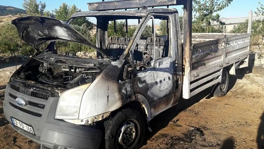 'Adıyaman´da seyir halindeki kamyonet yandı'