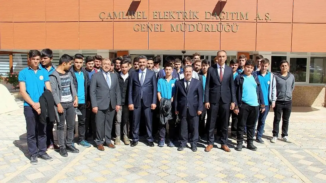 'ÇEDAŞ, öğrencilerin mesleki gelişimine ışık tutuyor'