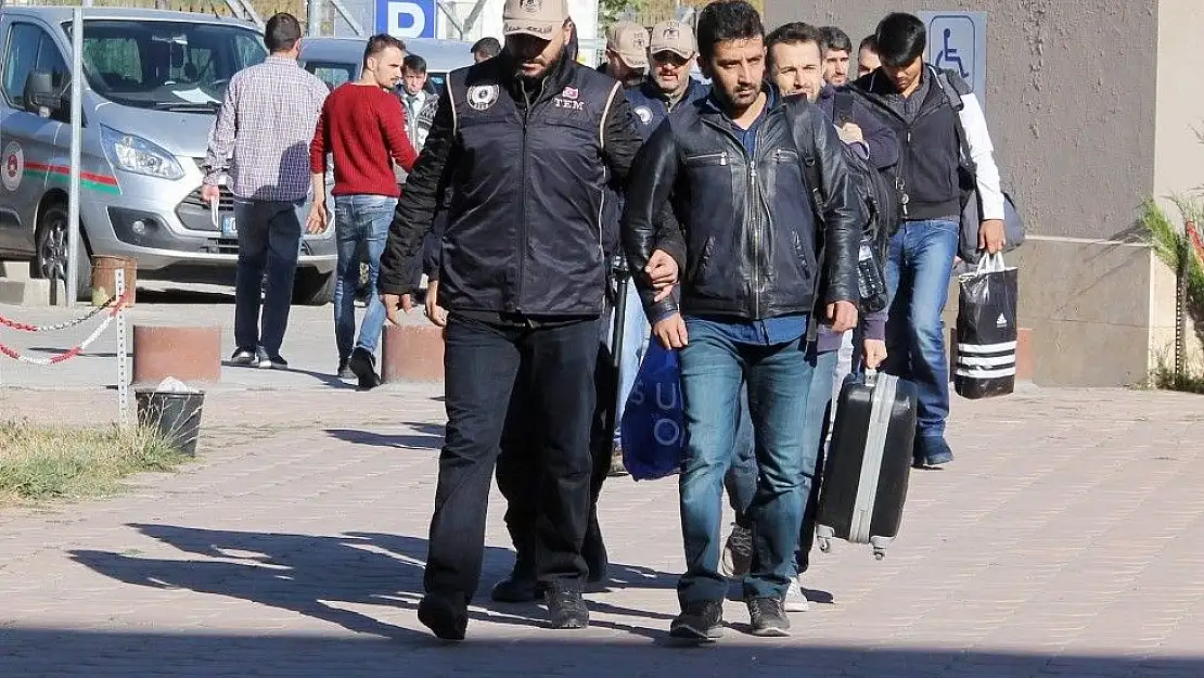 'Sivas´ta FETÖ´den 5 asker tutuklandı'