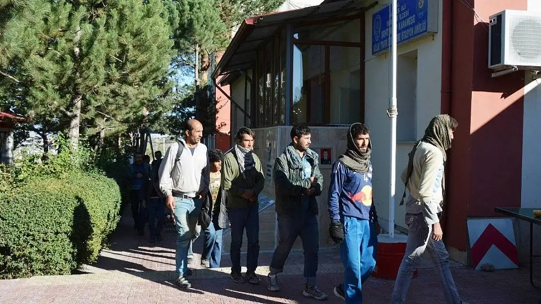 'Yolcu otobüsünde 139 kaçak göçmen yakalandı'