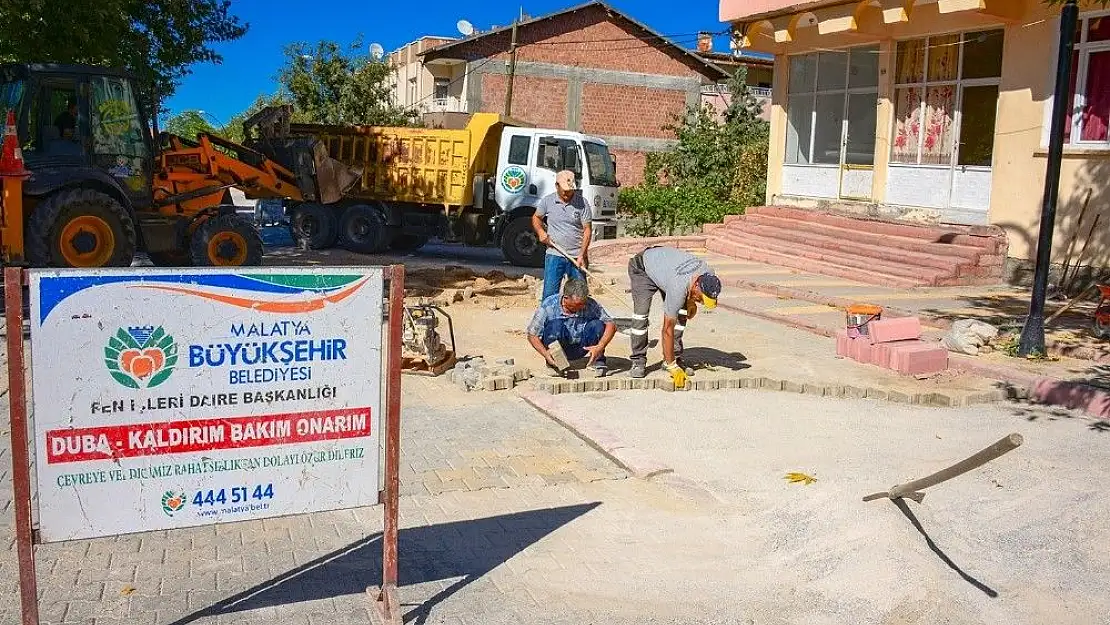 Battalgazi ilçesinde asfalt çalışmaları yapıyor