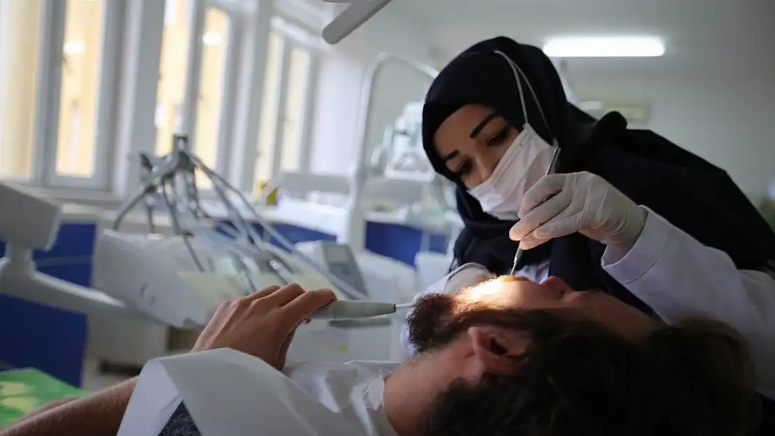 'CÜ Diş Hekimliği Fakültesi uzman yetiştirecek'