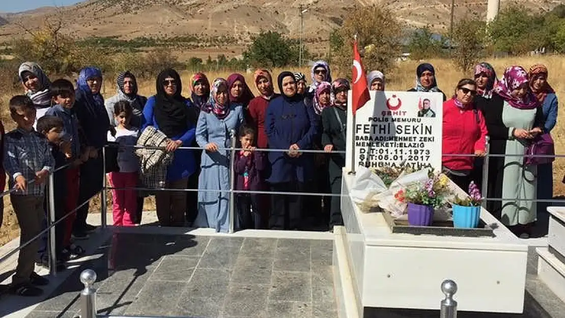 Malatya'da Kadın Meclisi şehit Polis Memuru Fethi Sekin´in kabrine ziyaret