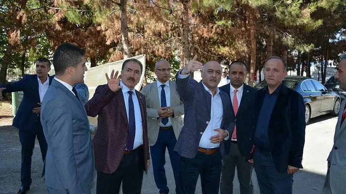 Kale Belediye Başkanı Akdemir´den, Başkan Karaman´a plaket